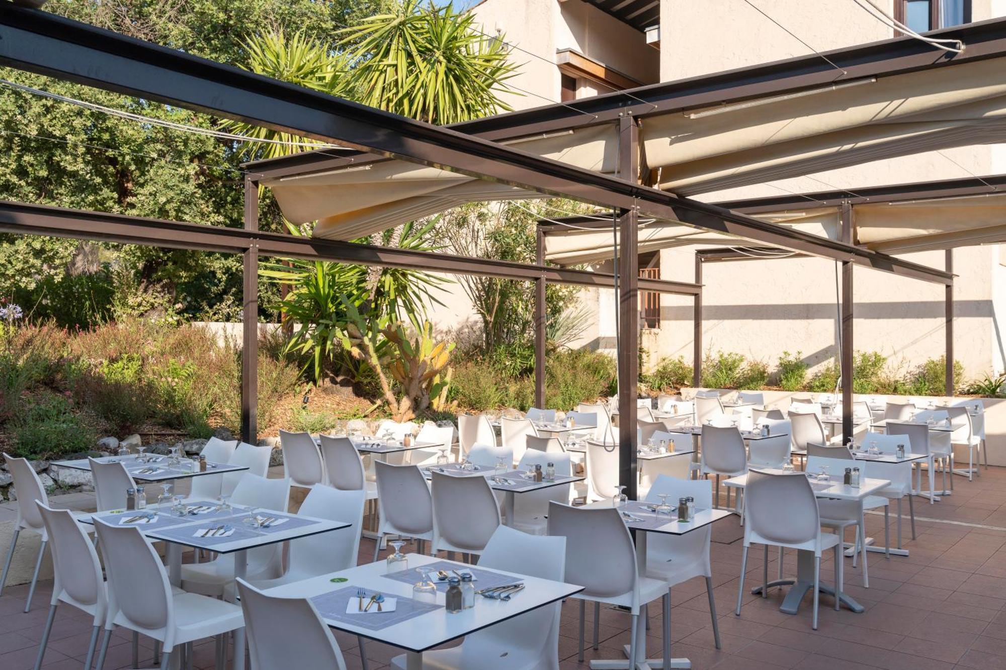 ホテル Belambra Clubs La Colle-Sur-Loup - Les Terrasses De Saint-Paul De Vence エクステリア 写真